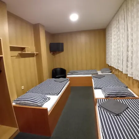 Hotel A Zimni Stadion Slaný